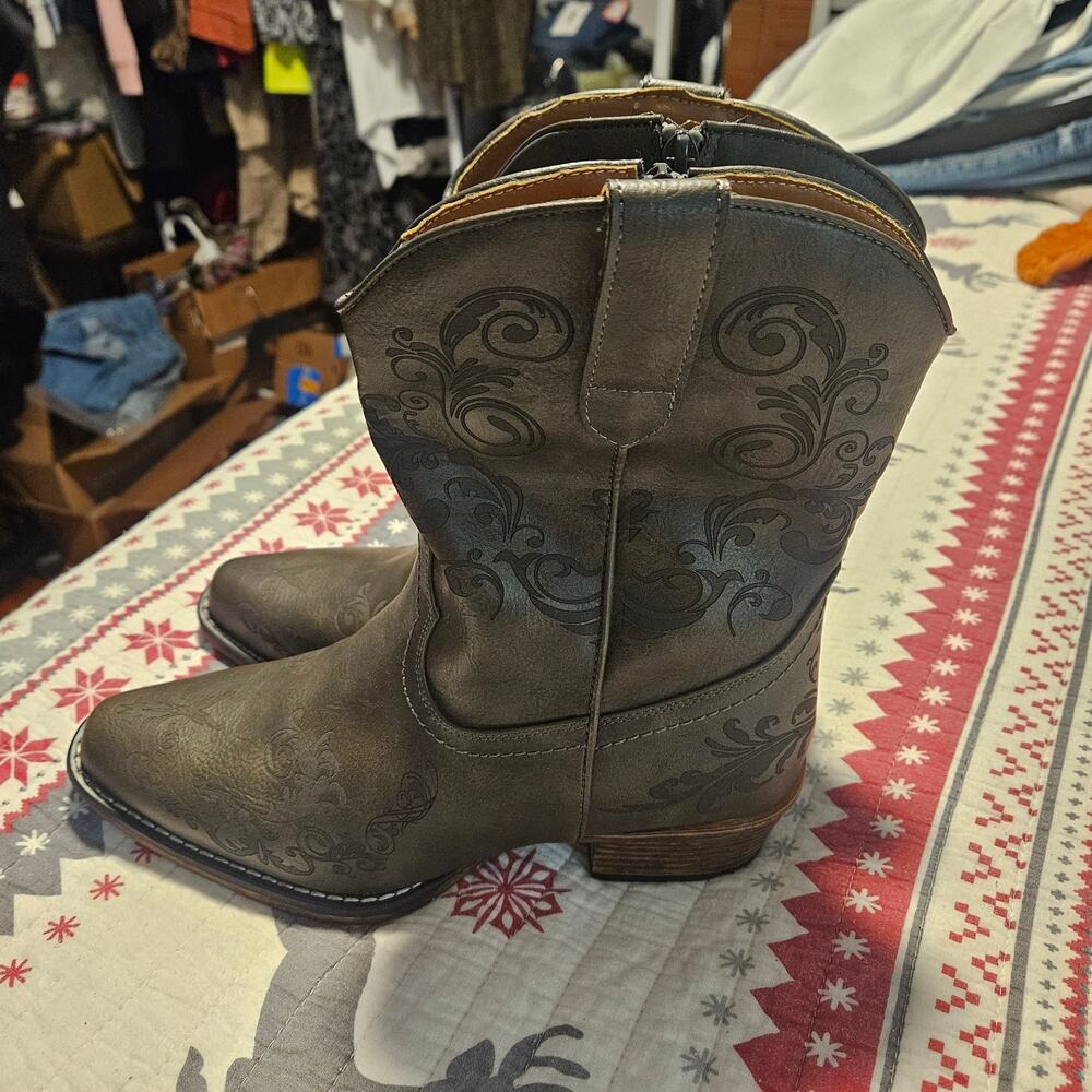 NWOT Brand New Dream Paris Brown Design Boots Size 8 - Picture 8 of 8